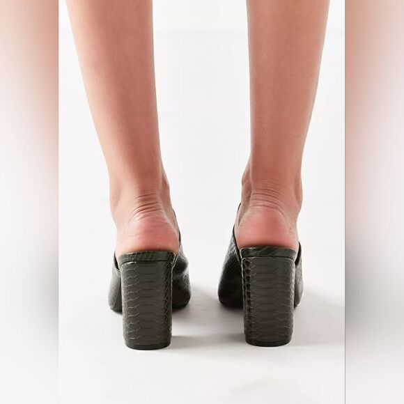 Urban Outfitters Crocodile Mule Clog Whimsigoth Dark Academia Moody Preppy 10 - Picture 6 of 12
